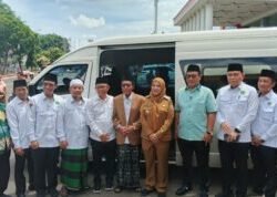 Walikota Bandar Lampung Hj. Eva Dwiana Serahkan 1 Unit Kendaraan Roda 4 Untuk Operasional PW NU